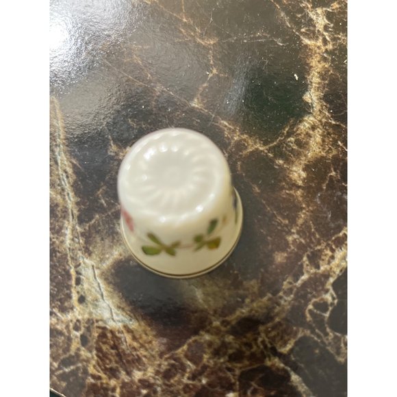 Vintage Hammersley Bone China Thimble, Floral Design - Picture 4 of 5